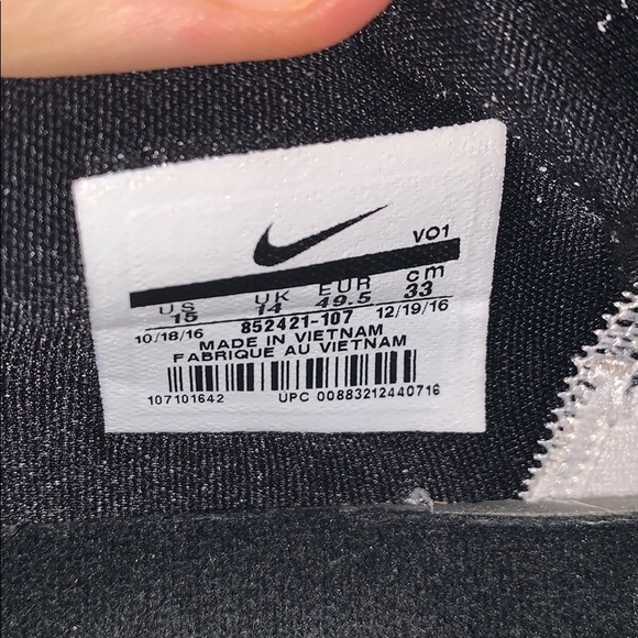 Nike Zoom Live 2.0 Basketball shoe (low top) - Picture 5 of 5